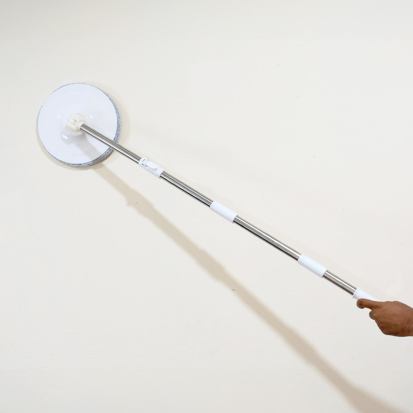 Round Shape Mop Head with 1 Pad Extra Clean Water Spin Mop with Separate Water Bucket, Suitable for All Types of Flooring, Separates Dirty and Clean Water, Wet