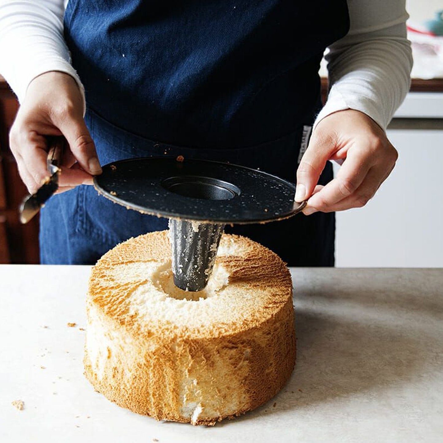 7054 Angel Food Cake Pan, Non-Stick Baking Tray 