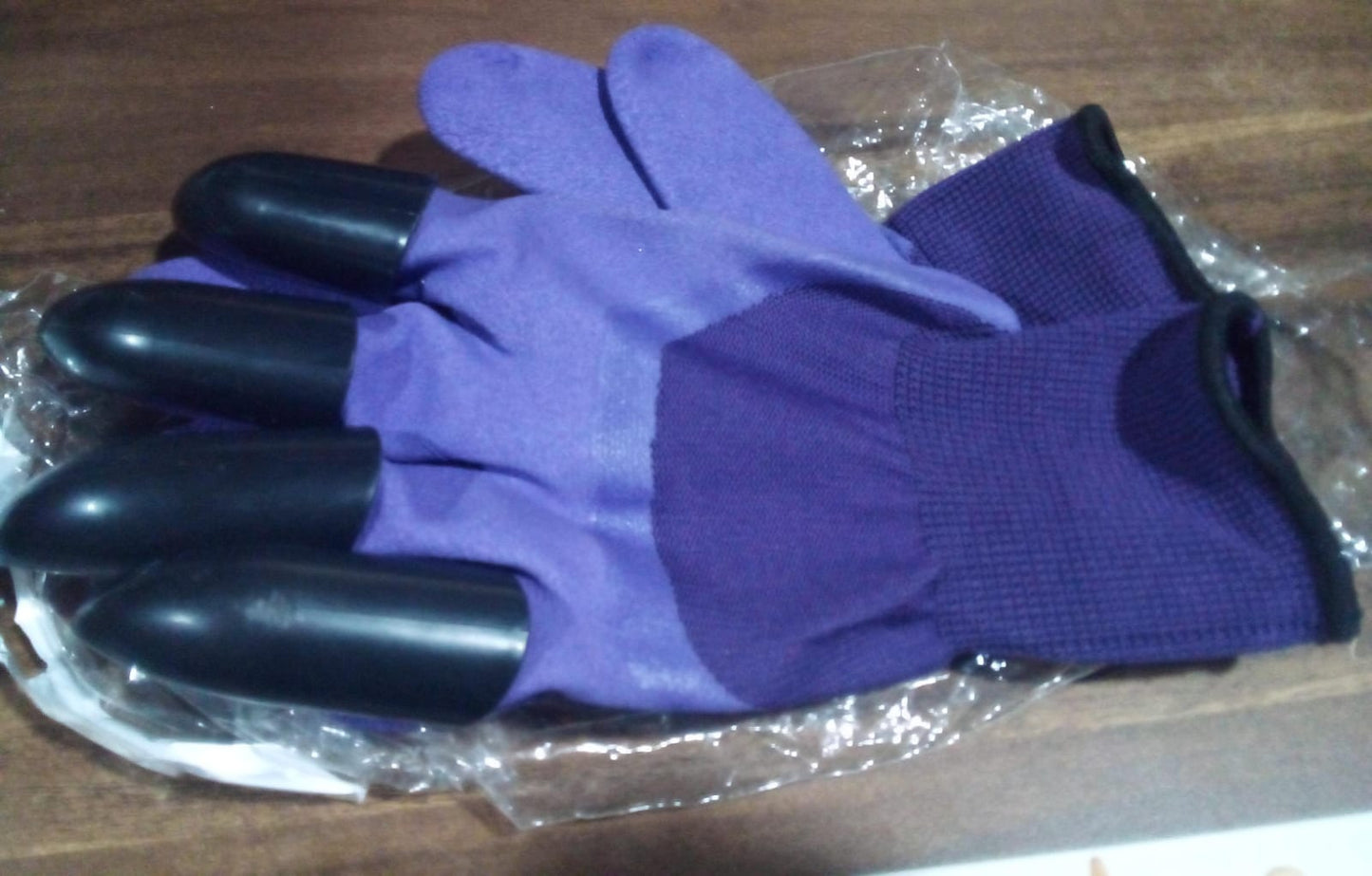 Garden Farming Gloves With Hand Fingertips & Plastic Claws (1 Pair)